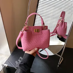 Sac à Épaule Femme Urbain Minimaliste Texture Tissée en Cuir PU Avec Fermoir Métallique Sac Bandoulière Rétro Mode Cadeau