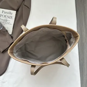 Chic beige large capacity tote bag featuring lychee texture and secure zipper closure