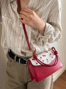 Sac à Main Femme en Cuir PU Imprimé Cerise Douce Petit Sac à Bandoulière Carré à Motifs Fraise Et Ours Pour Fête Quotidienne
