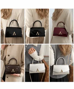 Détails de sacs à main en cuir verni brillant avec boucle dorée en V en quatre tons
