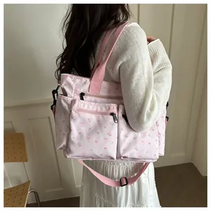 Roze bloemen tote bag met verstelbare schouderriem en ruime zijzakken met rits