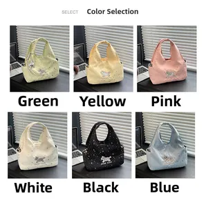 Sélection de sacs fourre-tout en toile colorés avec patch chien et broderie Good Luck