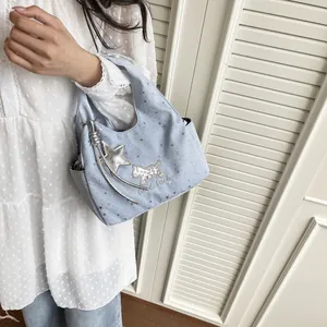 Sac bandoulière bleu clair avec étoiles argentées et écusson chien pour l'été