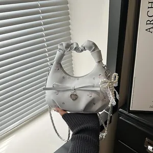 Sac à main bleu clair fleuri plissé avec poignée nuage et pendentif cœur de luxe