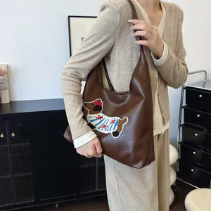 Grande borsa tote vintage in pelle marrone con simpatico ricamo di bassotto da donna