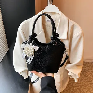 Vintage Gefaltete PU Leder Eimertasche Für Damen Mode Künstliche Perle Herz Spitze Anhänger Handtasche Retro Umhängetasche Pendler Tasche