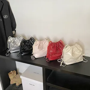 Modisches Tunnelzug-Cloud-Bag-Set mit Schleifen und Metallkettenriemen in 5 Farben