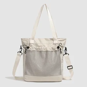 Grand sac cabas en nylon crème avec poche en maille et cordon pour le transport quotidien