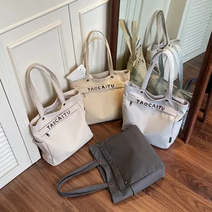 Borse tote in tela multicolore con stampa di lettere e tasche multiple per il pendolare