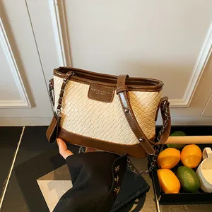 Borsa a Tracolla da Donna in Pelle PU Intrecciata con Catena Stile Retro Borsa a Spalla Piccola per Pendolarismo