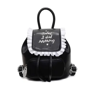 Sac à dos mode noir avec dentelle blanche et broderie de citation avec cœur