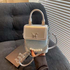 Mini borsa porta cellulare argento e blu con farfalla e tracolla in perle