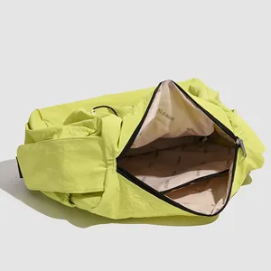 Borsa hobo gialla fluo plissettata a grande capacità con fodera interna logata