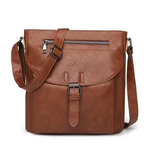Borsa a tracolla retrò in finta pelle marrone con patta e tracolla regolabile
