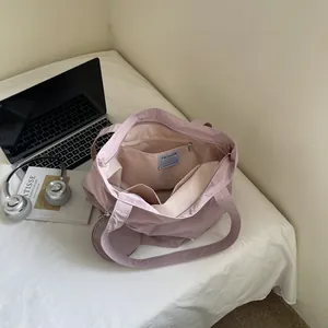 Grand sac cabas minimaliste rose poudré avec une poche intérieure zippée