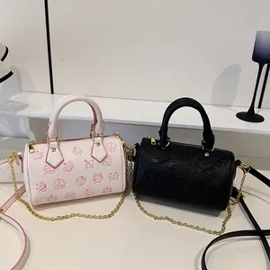 Sacs à main Boston tendance avec motif zodiacal gaufré et chaînes dorées en rose et noir