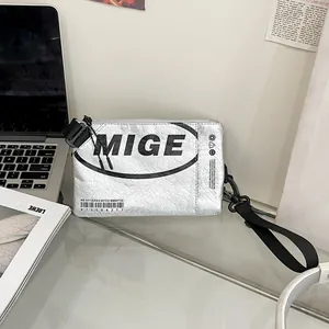 Borsa a Tracolla in Carta Kraft di Moda per Uomo Donna Stile Industriale Ecologico Borsa Messenger Con Stampa di Lettere a Codice a Barre