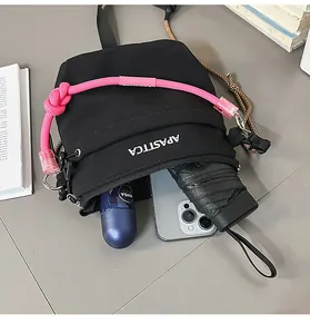 Borsa a tracolla in nylon con spazio interno per telefono, ombrello e cosmetici