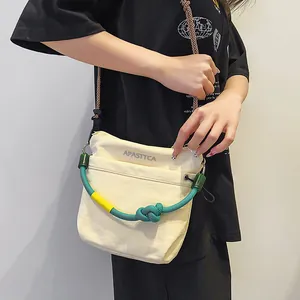 Borsa a Tracolla Quadrata Piccola in Nylon Tela Tendenza Street Con Manico in Corda Decorativa Stampa Lettere Borsa a Spalla Outdoor Leggera Casual Sportiva