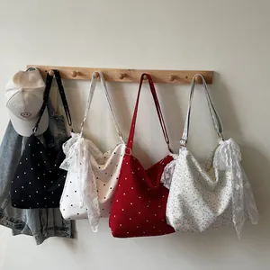 Eleganti borse tote in pizzo a pois e motivi floreali per lo stile quotidiano