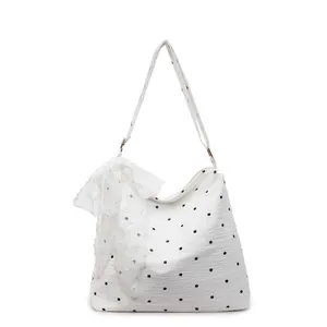 Borsa a tracolla bianca a fiori con fiocco in pizzo e fibbie dorate regolabili