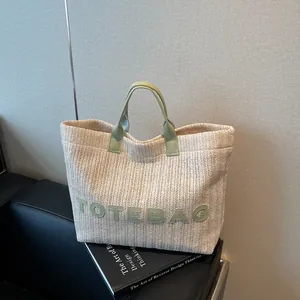 Sac Cabas en Paille Tissée pour Femmes Grande Capacité Sac à Bandoulière de Plage Décontracté Avec Écusson Lettre pour Vacances