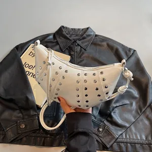 Borsa a Spalla a Mezzaluna con Borchie in Pelle PU Borsa a Tracolla Croissant con Cinturino a Nodo Moda Y2K Stile Punk Donna Borsa di Nicchia