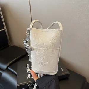 Women Litchi Texture PU Leather Mobile Phone Bag Minimalist Small Crossbody Shoulder Bag Stylish Daily Messenger Bag With Metal Charm