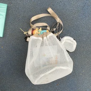 Unisex Netz Eimertasche Polypropylenfaser Kordelzug Umhängetasche Mit Beutel Und Puppenanhänger Lässige Sport Schultertasche
