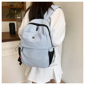 Hellblauer Nylon-Rucksack mit großem Fassungsvermögen und Doppelreißverschluss