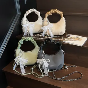 Sacs coquilles élégants avec poignées plissées et nœuds en perles en quatre coloris
