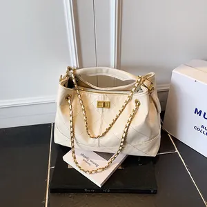 Women's Large Capacity Quilted Rhombus Tote Bag Fashion PU Leather Shoulder Bag With Chain Strap And Metal Turn-Lock Closure