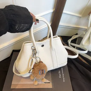 Damen Mode PU Leder Litschimuster Schultertasche Elegante Crossbody Handtasche Mit Mini-Beutel Und Plüsch Löwe Anhänger