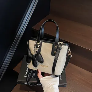 Petit Sac Seau Vintage en Cuir Synthétique et Toile Patchwork pour Femmes Sac à Bandoulière Avec Charme de Chien