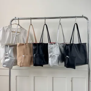 Grand sac cabas rétro avec pochette assortie en argent, beige et noir élégant