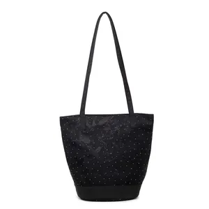 Grande borsa tote nera con motivi a farfalla e pois bianchi per uno stile casual donna