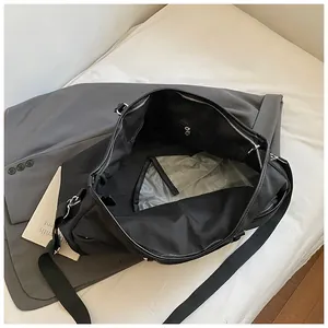 Detailed view of the dry-wet separation pocket inside the black large travel bag