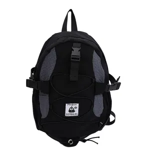 Sac à dos extérieur léger noir avec détails gris à carreaux et cordon élastique