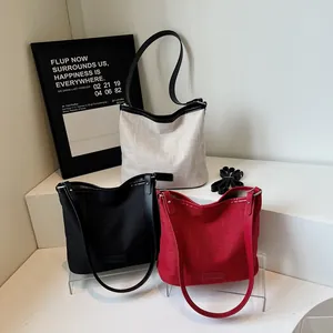 Set di borse a secchiello minimaliste in tela beige nero e rosso con tracolla rimovibile