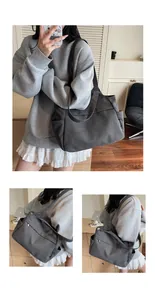 Vue détaillée du sac de voyage en nylon gris foncé montrant les poches et la texture