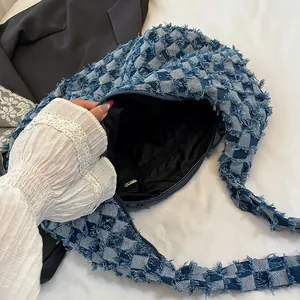 Tragetasche aus Denim mit Karomuster und Fransen, großes Fassungsvermögen für den Alltag