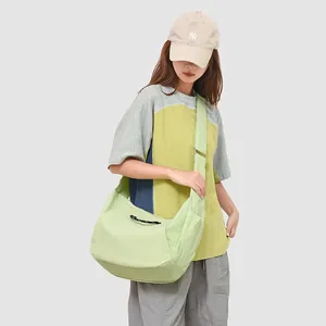 Minimalistische lichtgroene grote nylon hobo tas voor dames stijlvolle schoudertas