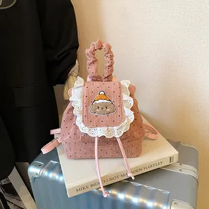 Mini sac à dos rose en velours côtelé avec broderie d'ours et bordure en dentelle