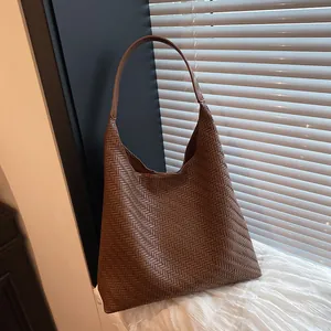 Women's Fashion Woven Tote Bag Large Capacity PU Leather Woven Shoulder Bag Minimalist Commuter Hobo Bag For Daily Use