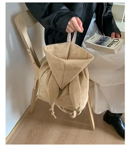Détails du sac à dos en daim kaki avec oreilles de lapin et cordons de serrage réglables