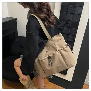 Kaki Oxford stoffen tote bag met groot volume, trekkoord details en handige vakken