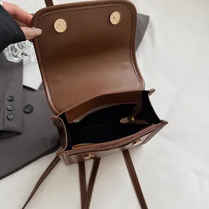 Brauner Vintage-Lederrucksack mit Magnetverschluss und geräumigem Innenraum für Damen