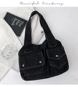Detailansicht der schwarzen Denim-Tasche mit Cargo-Taschen und silbernen Druckknöpfen