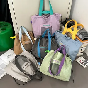 Bunte Nylon-Kordelzug-Einkaufstaschen mit Netztaschen und Kontrastträgern für Freizeit-Look