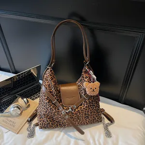 Leopard Print Large Capacity Tote Bag Women Retro Faux Leather Patchwork Shoulder Bag With Metal Chain And Plush Bear Charm